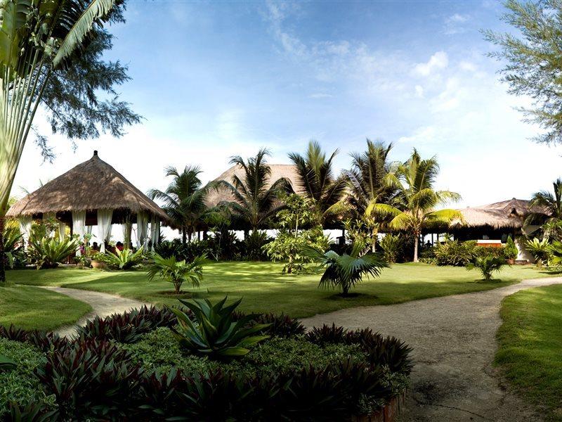 Avani Sepang Goldcoast Resort Kampong Bagan Lalang Kültér fotó The resort's main building